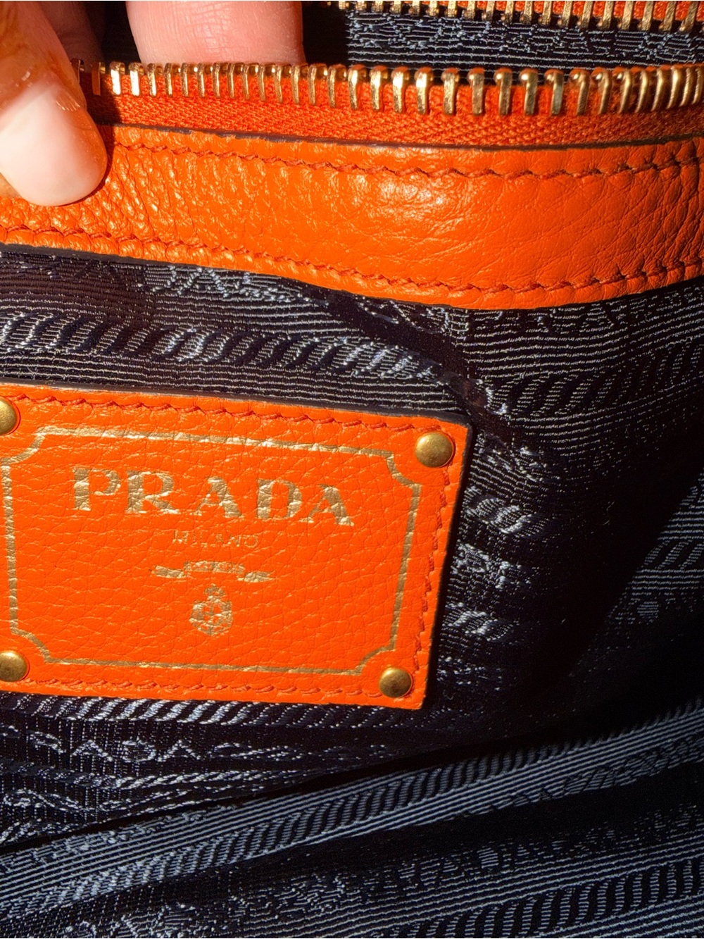 Prada Vitello Phenix Embossed Logo Tote Orange Pebbled Leather Gold Hardware - Picture 8 of 8
